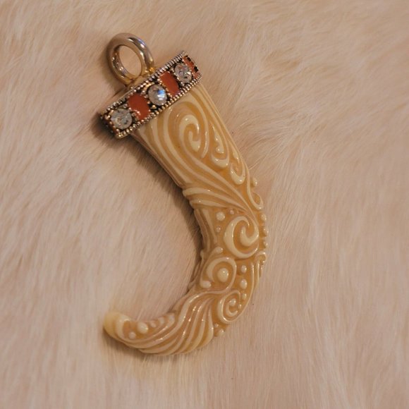 VIntage Carved Scroll Orange Enamel Rhinestone Pendant 8663 - Picture 2 of 7